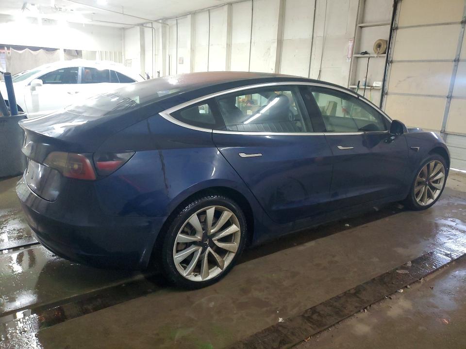 57707156 :رقم المزاد ، 5YJ3E1EAXJF013699 vin ، 2018 Tesla Model 3 مزاد بيع