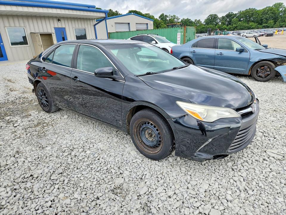 57904126 :رقم المزاد ، 4T4BF1FK8FR486968 vin ، 2015 Toyota Camry مزاد بيع
