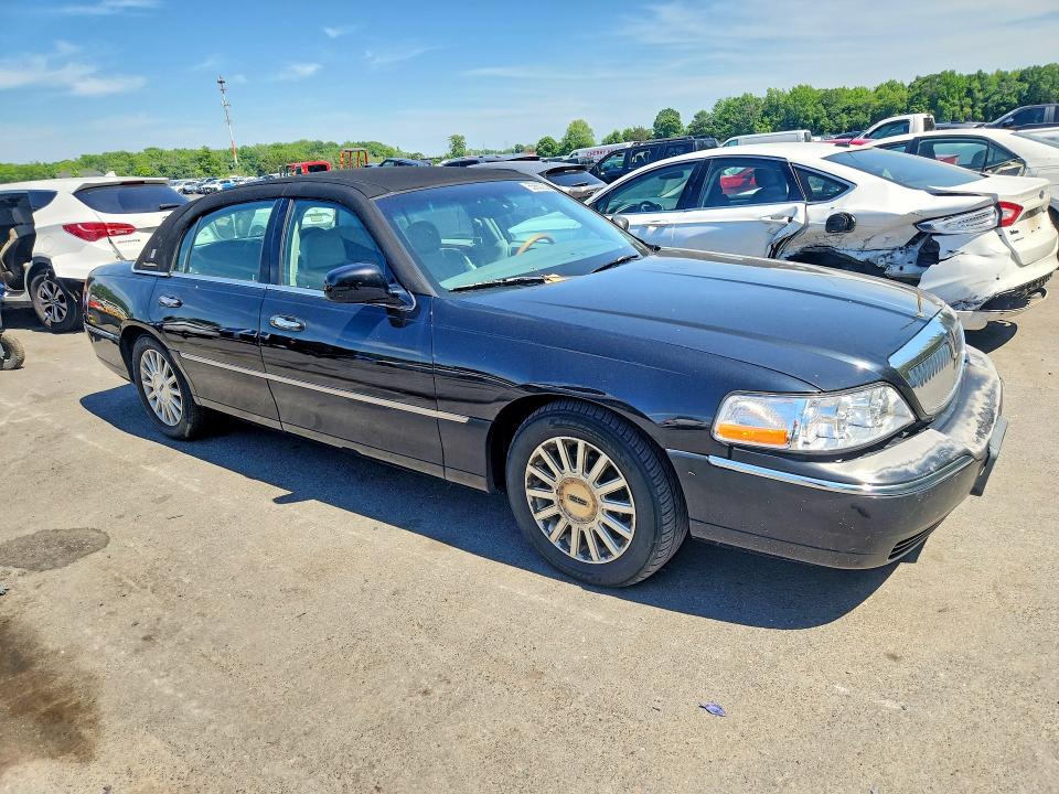 55850236 :رقم المزاد ، 1LNHM83W94Y616241 vin ، 2004 Lincoln Town Car مزاد بيع