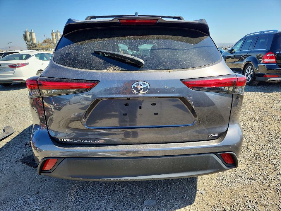 55811386 :رقم المزاد ، 5TDKDRAH4PS526807 vin ، 2023 Toyota Highlander مزاد بيع