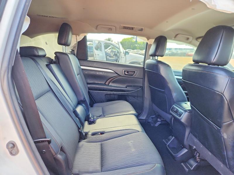 56272496 :رقم المزاد ، 5TDZZRFH1JS248951 vin ، 2018 Toyota Highlander مزاد بيع