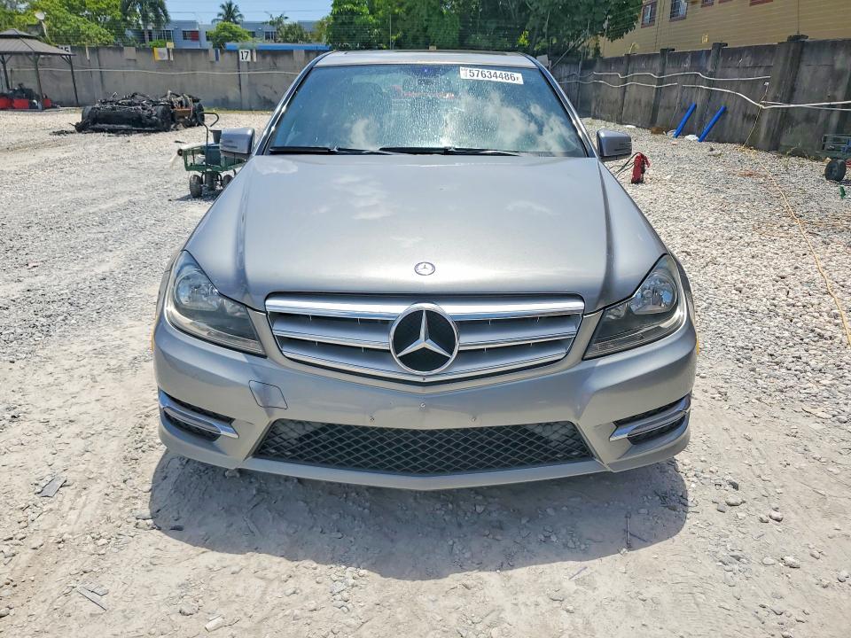 2013 Mercedes-benz C მანქანა იყიდება აუქციონზე, vin: WDDGF8AB6DA812274, აუქციონის ნომერი: 57634486