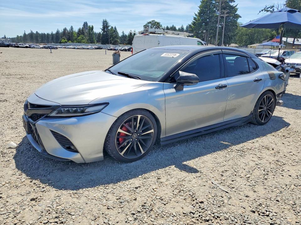 55522206 :رقم المزاد ، 4T1BZ1HK4JU015617 vin ، 2018 Toyota Camry مزاد بيع