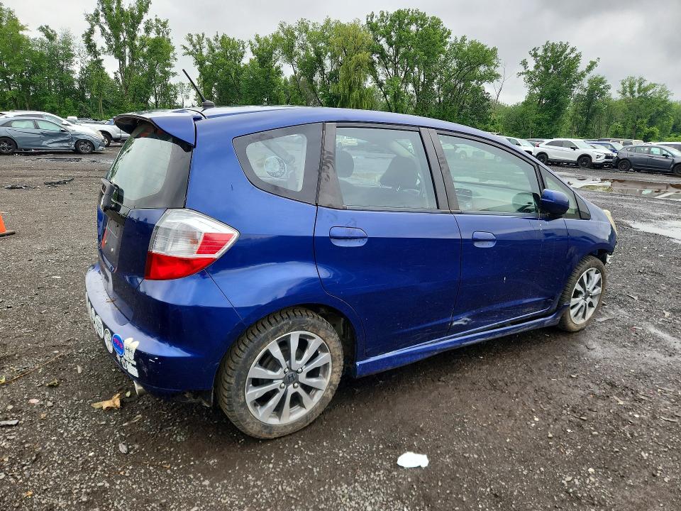 58901386 :رقم المزاد ، JHMGE8H51DC062461 vin ، 2013 Honda Fit مزاد بيع