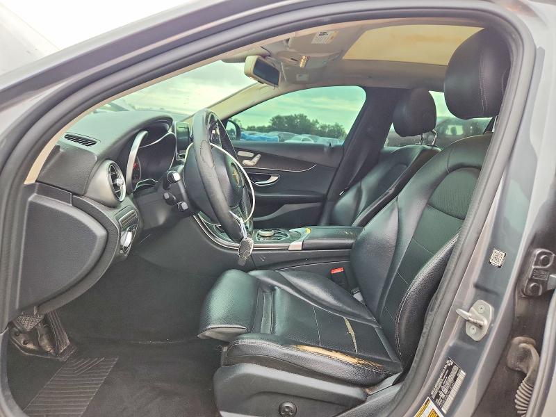 56848446 :رقم المزاد ، 55SWF4KB0HU182437 vin ، 2017 Mercedes-benz C مزاد بيع