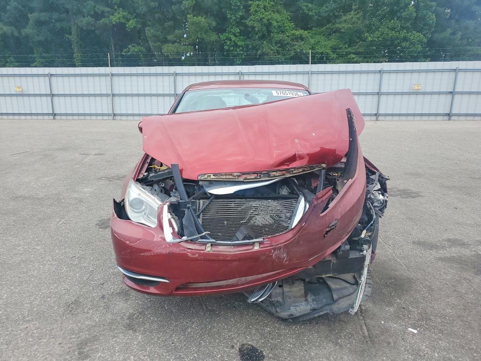 57651936 :رقم المزاد ، 1C3CCBBBXEN171769 vin ، 2014 Chrysler 200 مزاد بيع