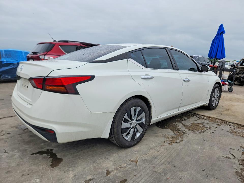 55651536 :رقم المزاد ، 1N4BL4BV6MN411966 vin ، 2021 Nissan Altima مزاد بيع