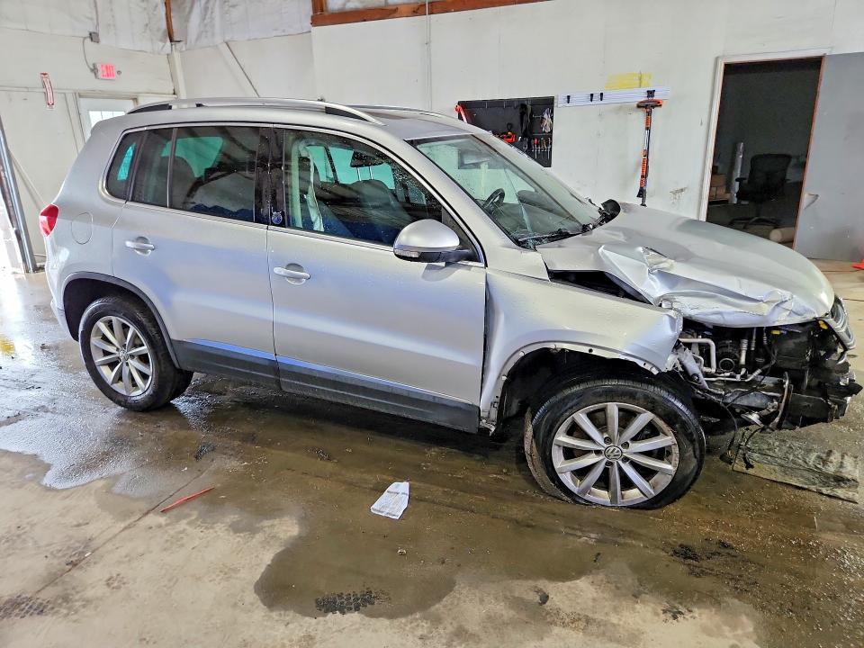 56521856 :رقم المزاد ، WVGRV7AX8HW508024 vin ، 2017 Volkswagen Tiguan مزاد بيع