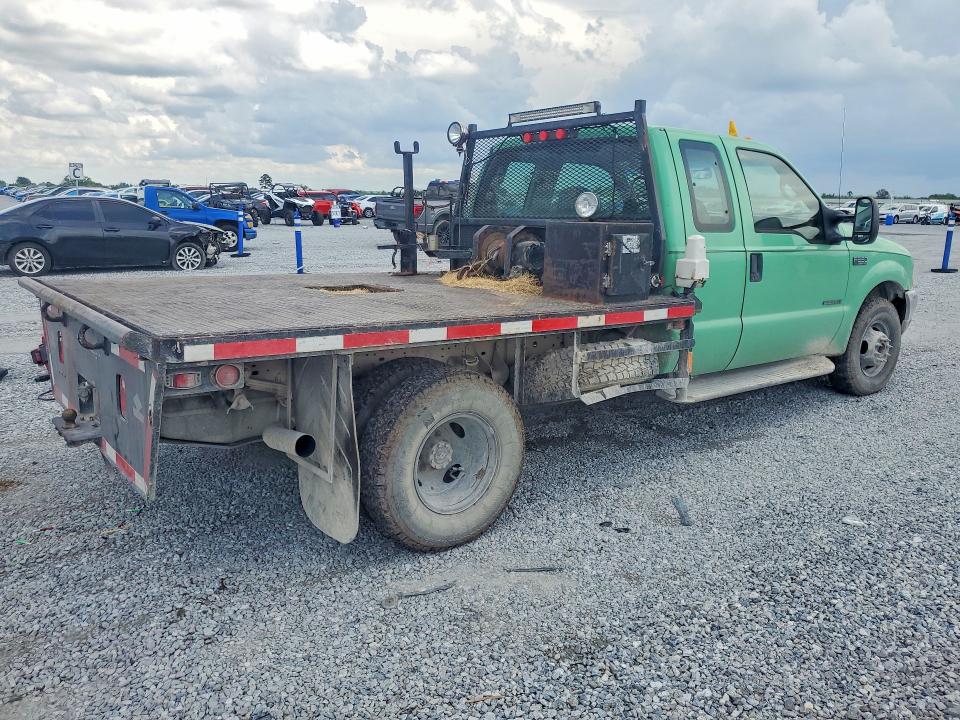 55726556 :رقم المزاد ، 1FDWX36F52EC33991 vin ، 2002 Ford F350 مزاد بيع