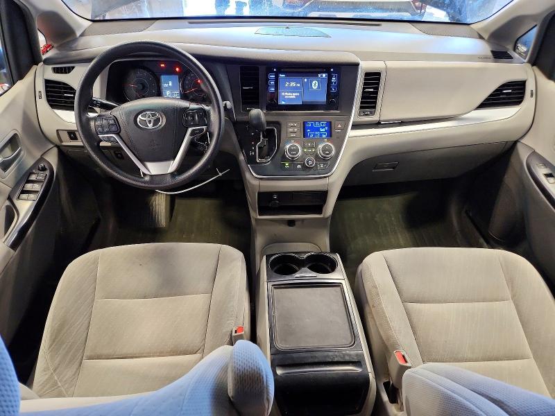 55405606 :رقم المزاد ، 5TDJZ3DC6HS166404 vin ، 2017 Toyota Sienna مزاد بيع