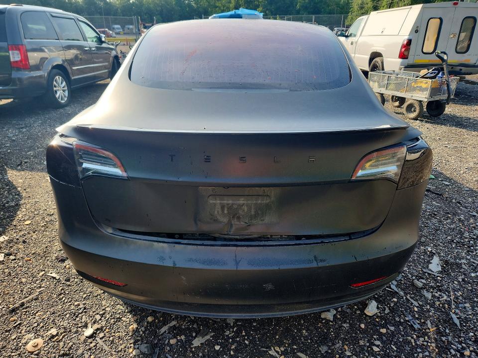 56687966 :رقم المزاد ، 5YJ3E1EA9JF153582 vin ، 2018 Tesla Model 3 مزاد بيع