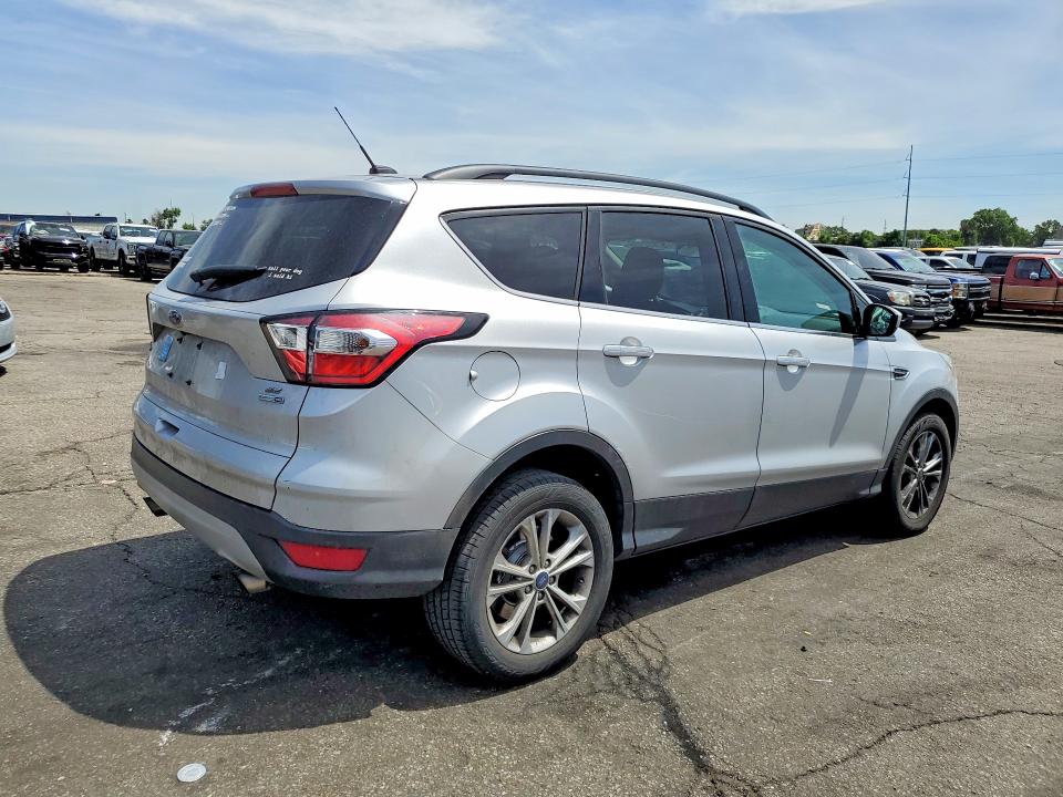 57852106 :رقم المزاد ، 1FMCU9GD0JUA10998 vin ، 2018 Ford Escape مزاد بيع