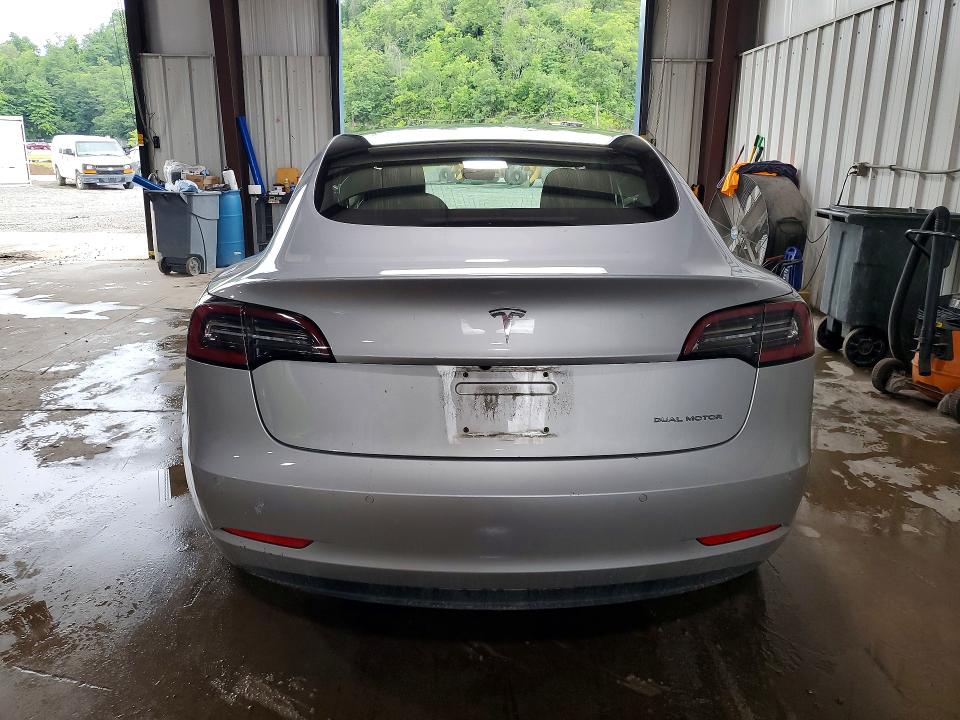 58030936 :رقم المزاد ، 5YJ3E1EB4JF091114 vin ، 2018 Tesla Model 3 مزاد بيع