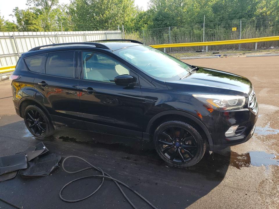 58537526 :رقم المزاد ، 1FMCU9GDXJUB10770 vin ، 2018 Ford Escape مزاد بيع
