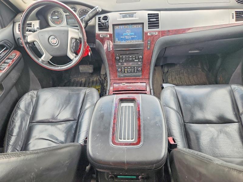 2011 Cadillac Escalade მანქანა იყიდება აუქციონზე, vin: 1GYS4BEF4BR230297, აუქციონის ნომერი: 56808586
