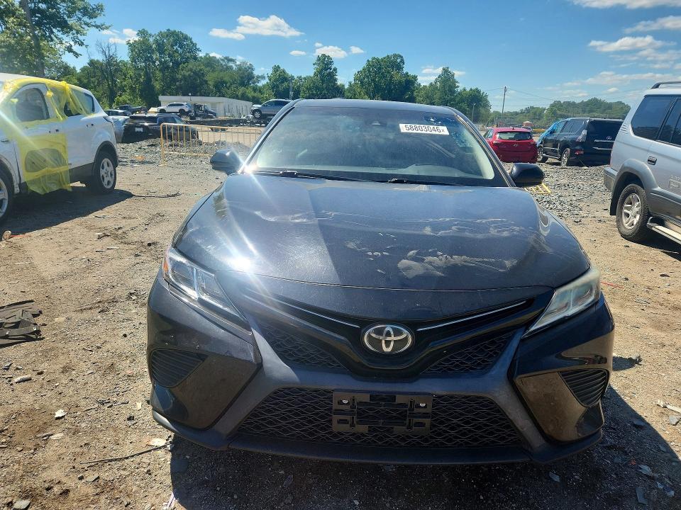 58803046 :رقم المزاد ، 4T1B11HK2KU798414 vin ، 2019 Toyota Camry مزاد بيع
