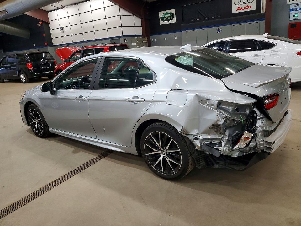 57863066 :رقم المزاد ، 4T1T11BK4MU023242 vin ، 2021 Toyota Camry مزاد بيع