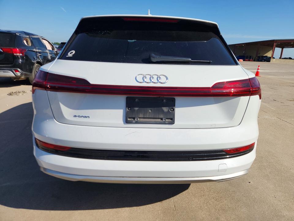 Продажа на аукционе авто 2019 Audi E-tron, vin: WA1LAAGEXKB009033, номер лота: 57530156