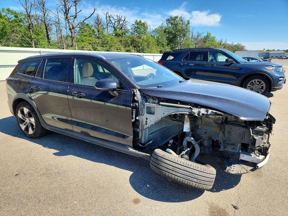 Продажа на аукционе авто 2020 Volvo V60 Cross Country, vin: YV4102WK0L1030457, номер лота: 58462396