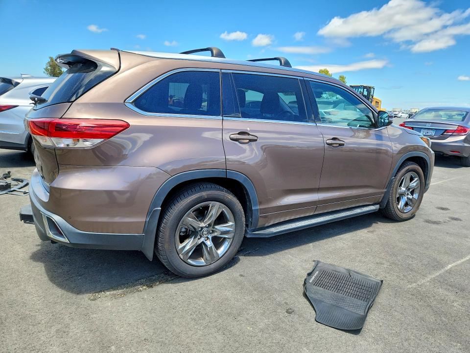 58703146 :رقم المزاد ، 5TDDZRFH5JS854635 vin ، 2018 Toyota Highlander مزاد بيع