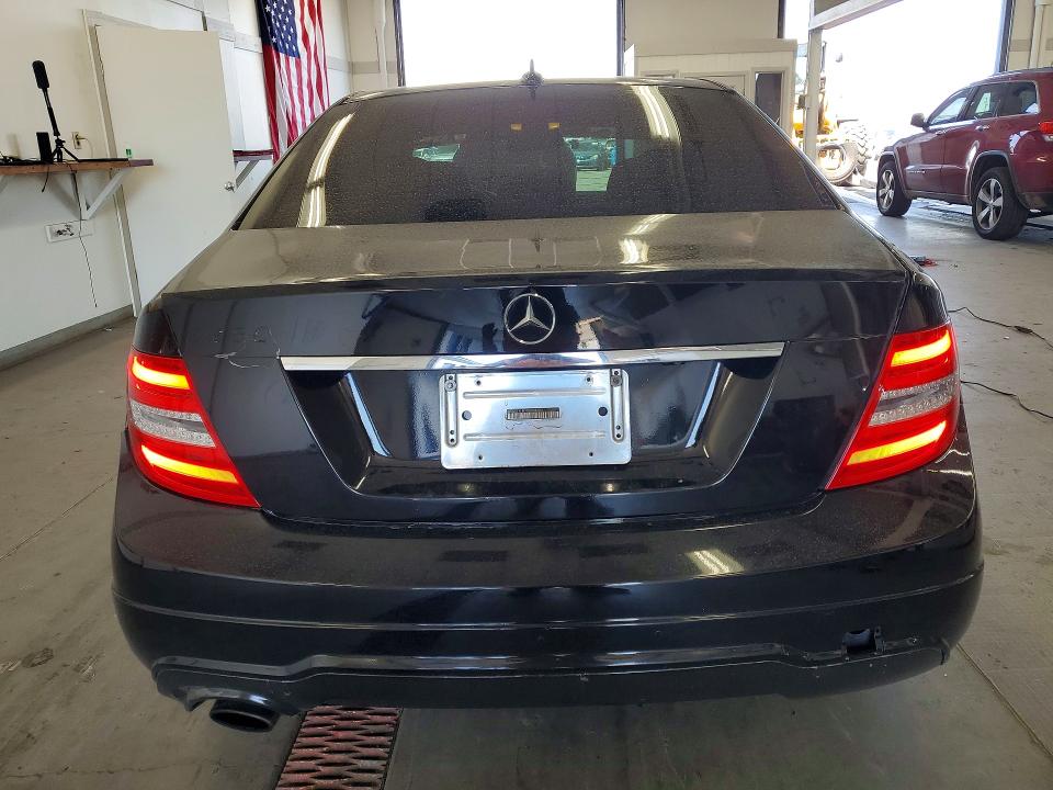 2013 Mercedes-benz C მანქანა იყიდება აუქციონზე, vin: WDDGF4HB9DA774683, აუქციონის ნომერი: 55756846