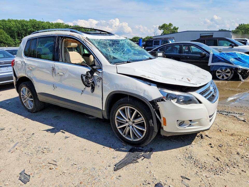 2011 Volkswagen Tiguan მანქანა იყიდება აუქციონზე, vin: WVGBV7AX3BW521837, აუქციონის ნომერი: 58353446