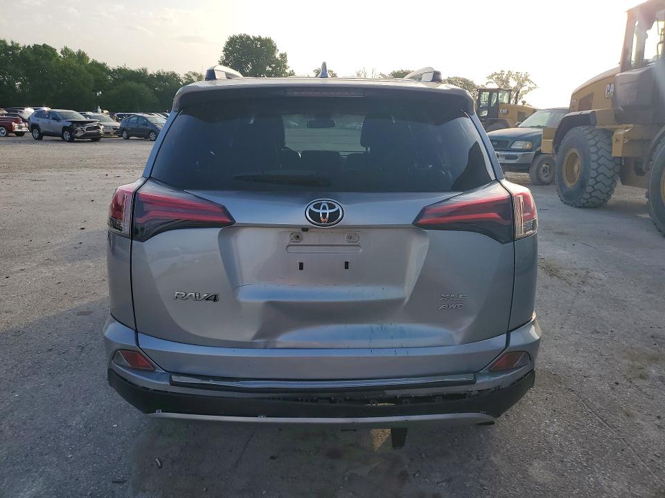 58392926 :رقم المزاد ، JTMRFREV4JJ204844 vin ، 2018 Toyota Rav4 مزاد بيع