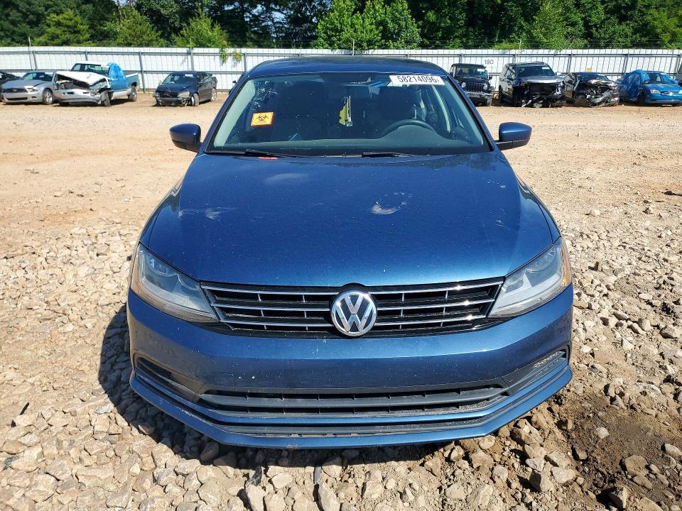 2018 Volkswagen Jetta მანქანა იყიდება აუქციონზე, vin: 3VW2B7AJ9JM210773, აუქციონის ნომერი: 58214096