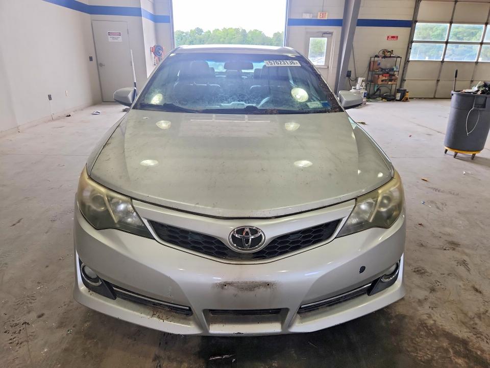 58525256 :رقم المزاد ، 4T1BF1FK1DU700951 vin ، 2013 Toyota Camry مزاد بيع
