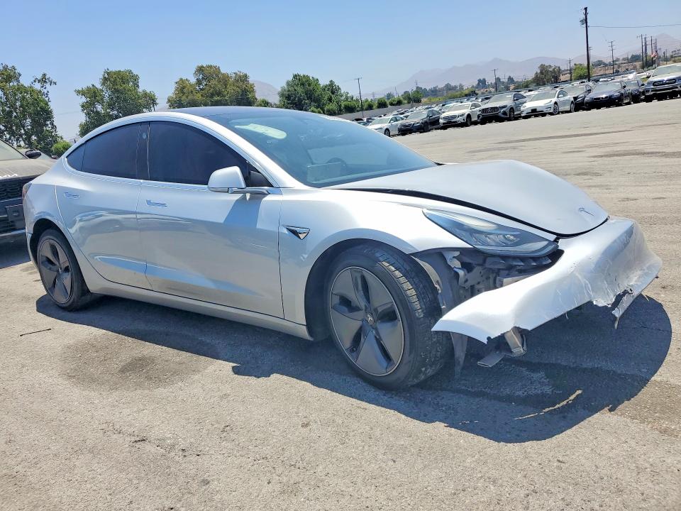 58645076 :رقم المزاد ، 5YJ3E1EA2JF044087 vin ، 2018 Tesla Model 3 مزاد بيع