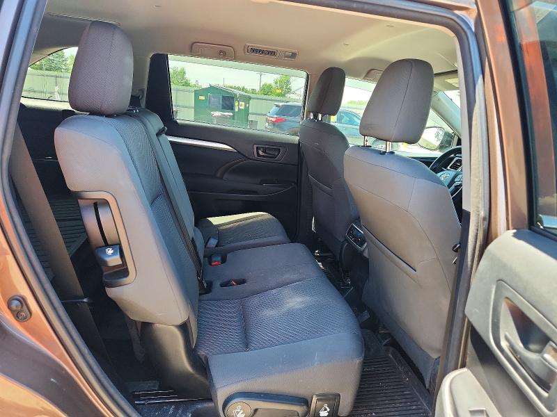 58882666 :رقم المزاد ، 5TDBZRFH4JS872177 vin ، 2018 Toyota Highlander مزاد بيع