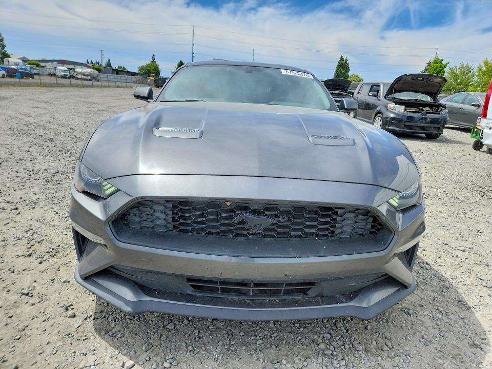 57526476 :رقم المزاد ، 1FA6P8TH3J5163726 vin ، 2018 Ford Mustang مزاد بيع