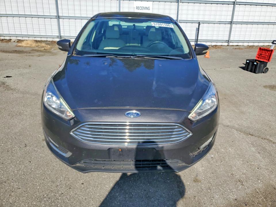 57091106 :رقم المزاد ، 1FADP3J26JL283167 vin ، 2018 Ford Focus مزاد بيع