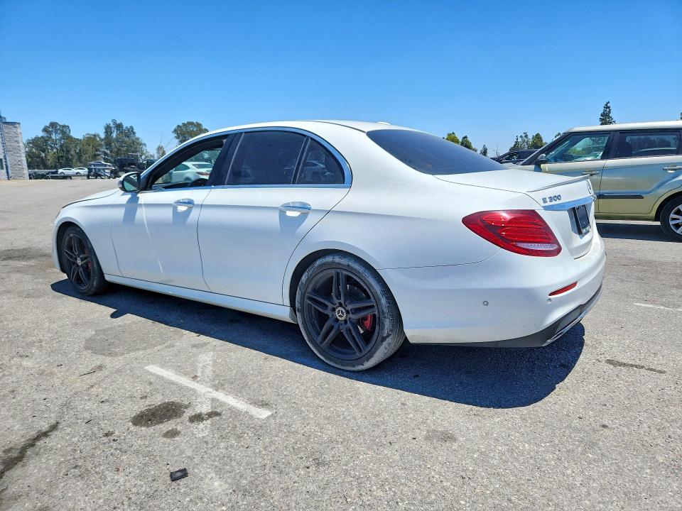 58263926 :رقم المزاد ، WDDZF4JB6JA347136 vin ، 2018 Mercedes-benz E مزاد بيع