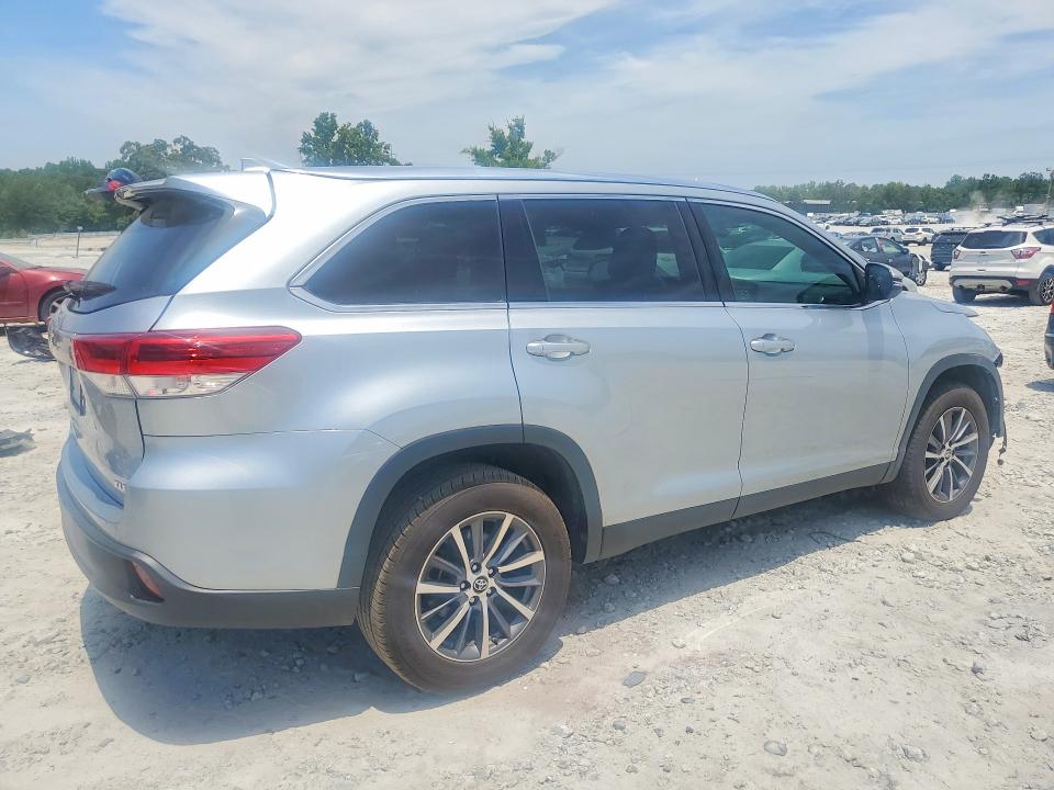 55888676 :رقم المزاد ، 5TDKZRFH4KS571040 vin ، 2019 Toyota Highlander مزاد بيع