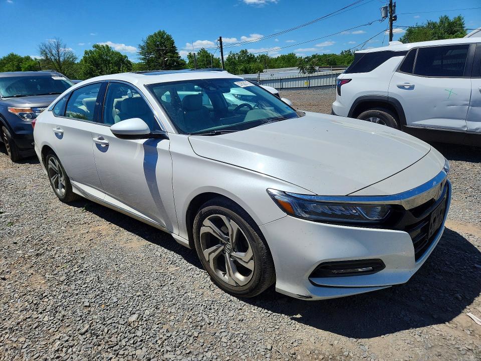 57628716 :رقم المزاد ، 1HGCV1F41JA213924 vin ، 2018 Honda Accord مزاد بيع
