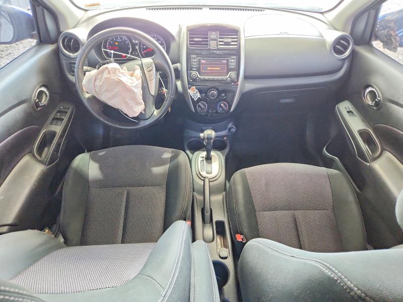 55820196 :رقم المزاد ، 3N1CN7AP7JL833627 vin ، 2018 Nissan Versa مزاد بيع
