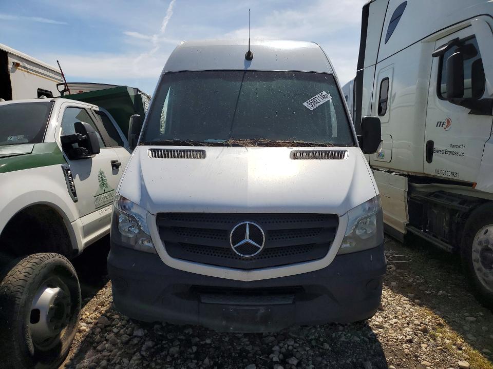 55927146 :رقم المزاد ، WD3PE8CD5JP611111 vin ، 2018 Mercedes-benz Sprinter مزاد بيع