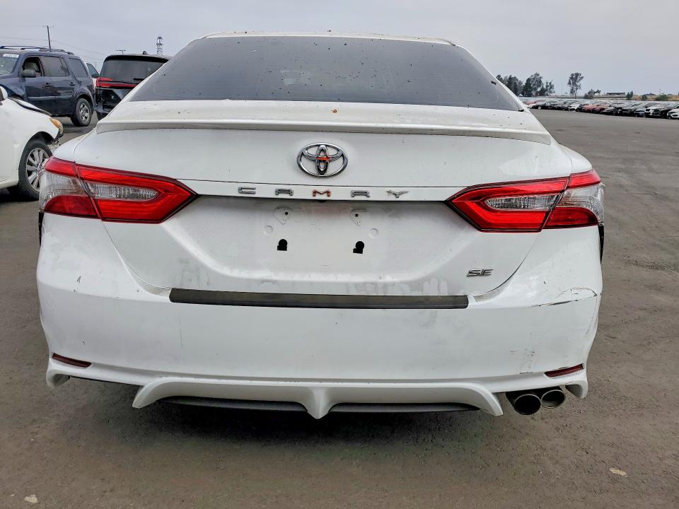 2018 Toyota Camry მანქანა იყიდება აუქციონზე, vin: 4T1B11HK0JU095053, აუქციონის ნომერი: 57266866