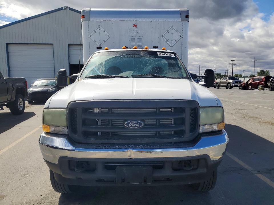 56549826 :رقم المزاد ، 1FDAF56S03EB73335 vin ، 2003 Ford F550 مزاد بيع