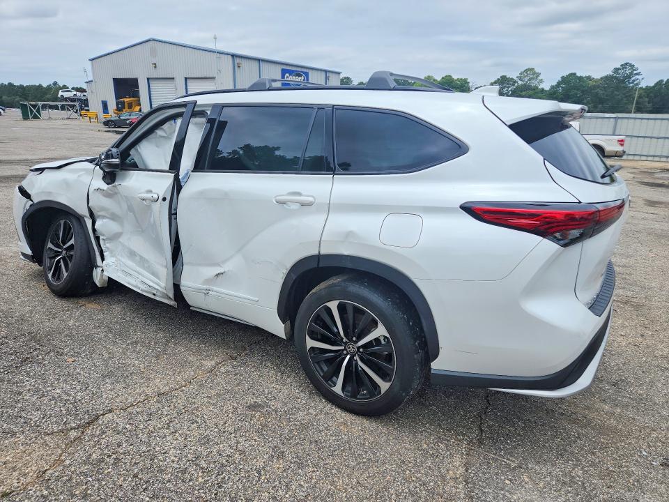 55928976 :رقم المزاد ، 5TDLZRAH4NS110677 vin ، 2022 Toyota Highlander مزاد بيع