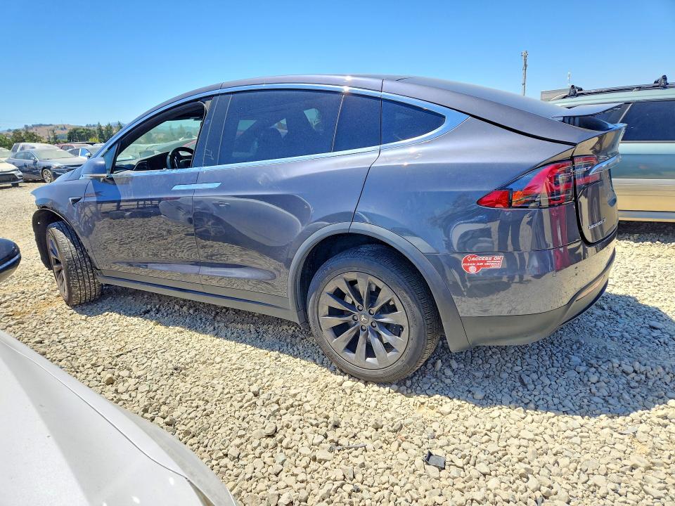 58939126 :رقم المزاد ، 5YJXCBE22JF091383 vin ، 2018 Tesla Model X مزاد بيع