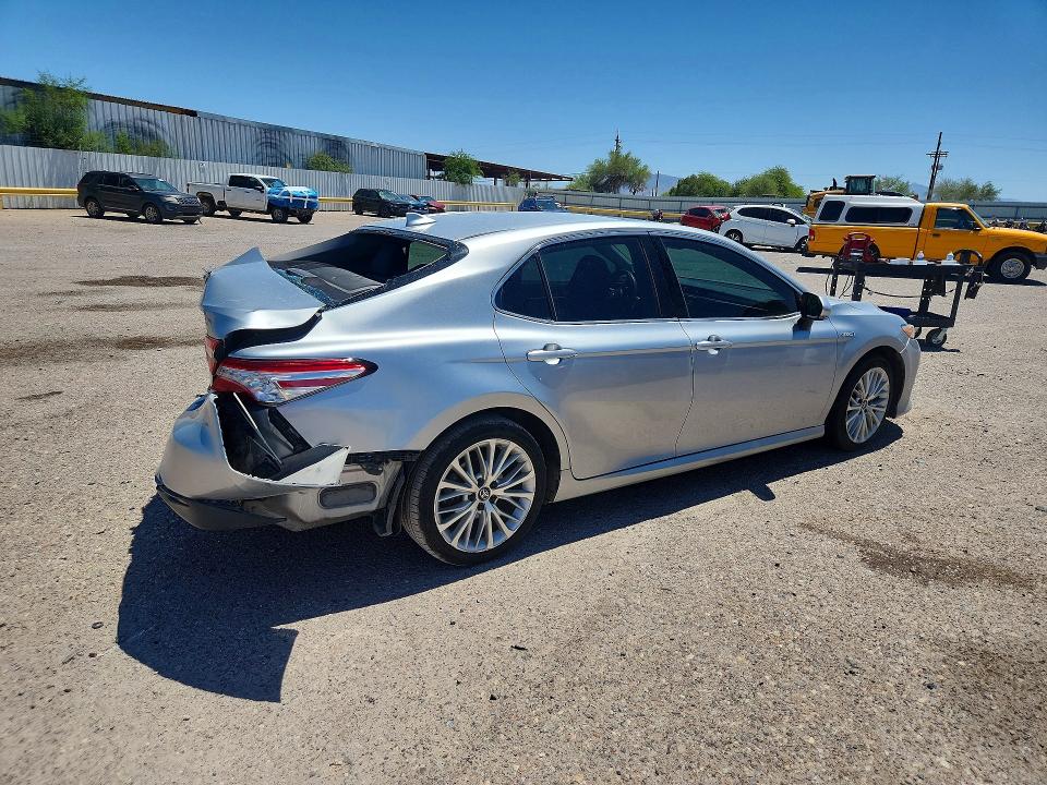 2018 Toyota Camry Hybrid მანქანა იყიდება აუქციონზე, vin: 4T1B21HK4JU008851, აუქციონის ნომერი: 58473466