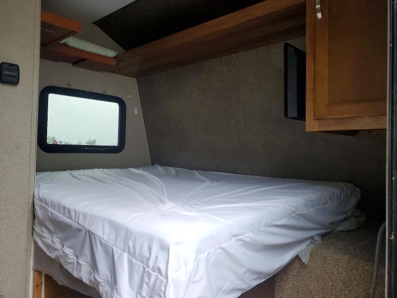 58722756 :رقم المزاد ، 4YDT17519HW154121 vin ، 2017 Keystone Rv Summerland Mini Seri مزاد بيع