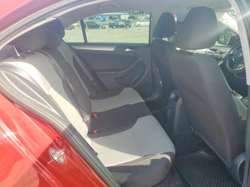 57714276 :رقم المزاد ، 3VW2B7AJ9HM261619 vin ، 2017 Volkswagen Jetta مزاد بيع