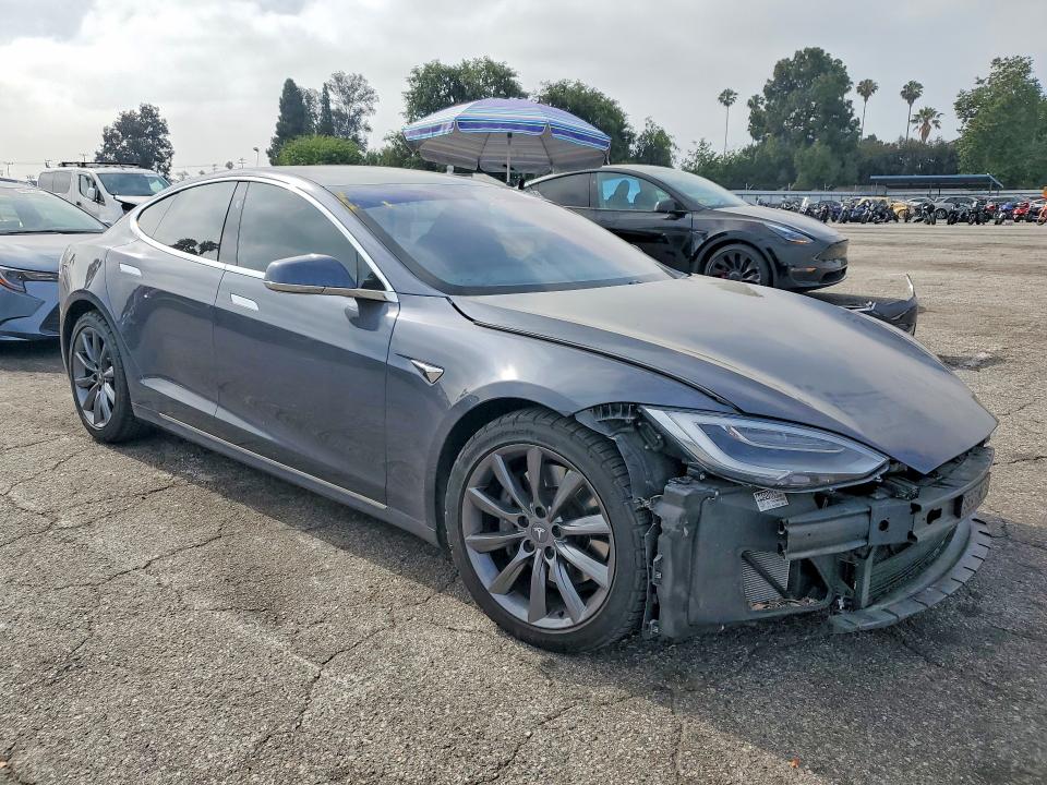 56134286 :رقم المزاد ، 5YJSA1E24LF361632 vin ، 2020 Tesla Model S مزاد بيع