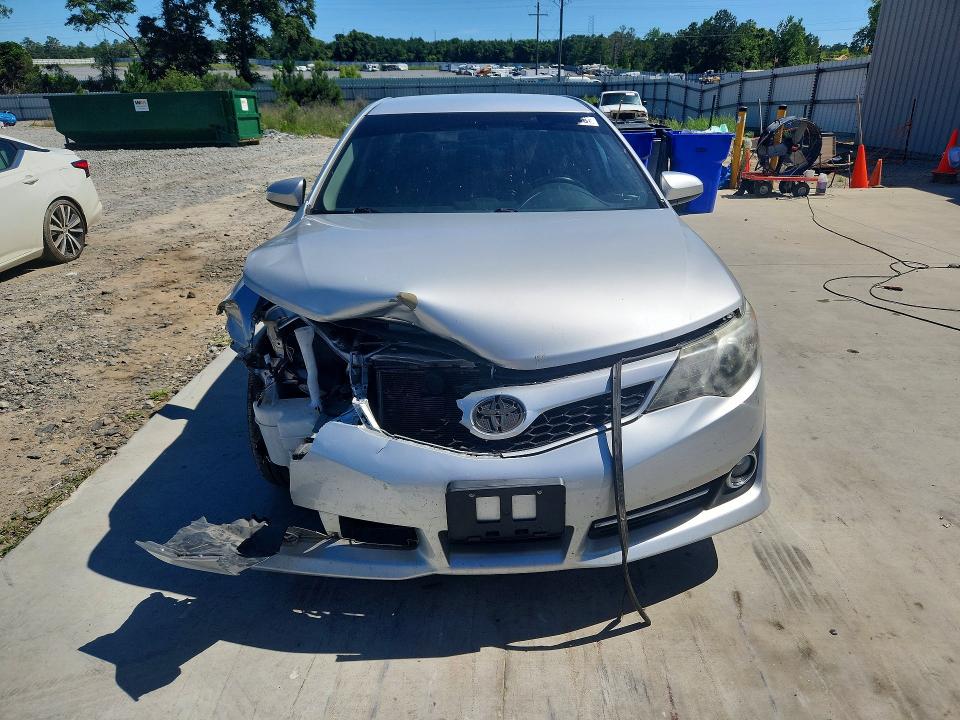 55358546 :رقم المزاد ، 4T1BF1FK3EU452977 vin ، 2014 Toyota Camry مزاد بيع