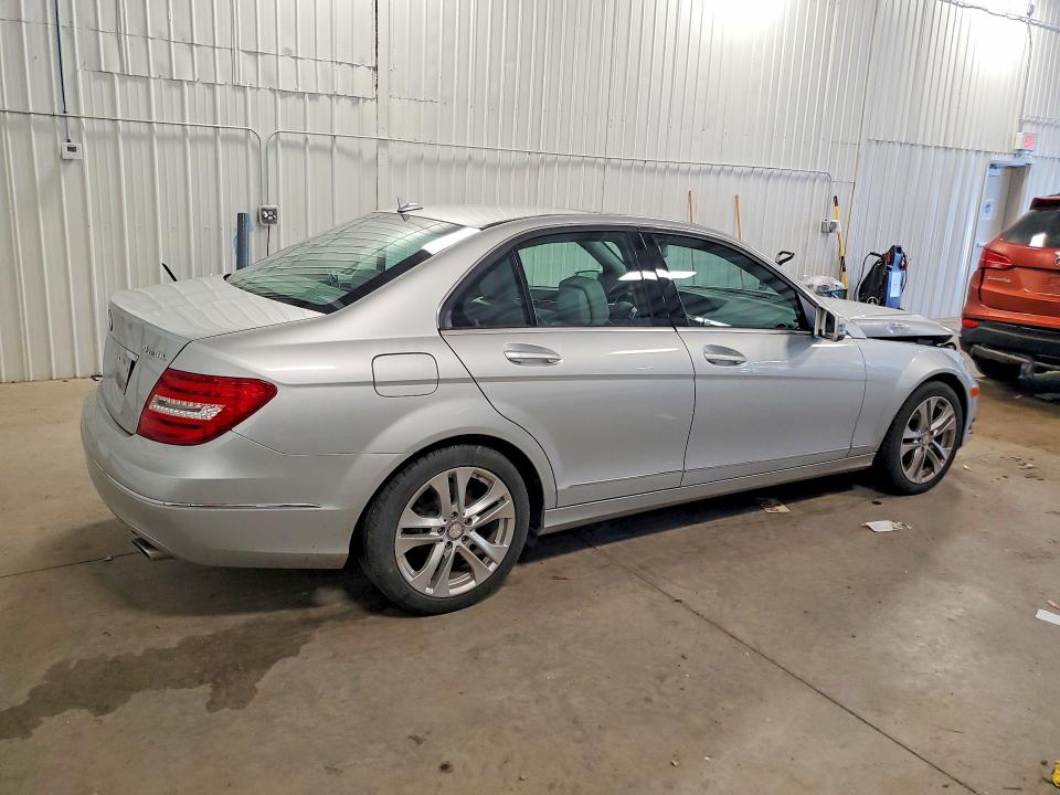 55610466 :رقم المزاد ، WDDGF8BB4CA606030 vin ، 2012 Mercedes-benz C مزاد بيع