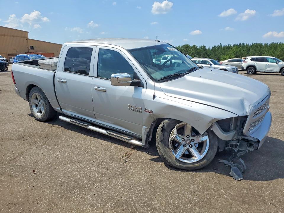57327686 :رقم المزاد ، 3C6RR6KT6JG143322 vin ، 2018 Ram 1500 مزاد بيع