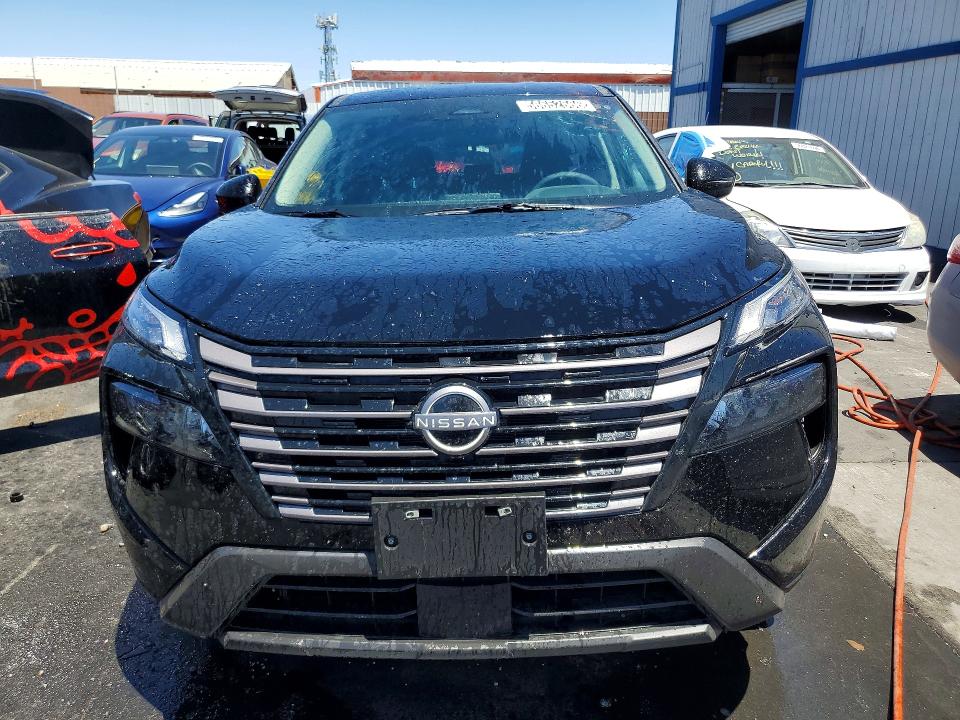 56652666 :رقم المزاد ، 5N1BT3BB9TC749264 vin ، 2026 Nissan Rogue مزاد بيع